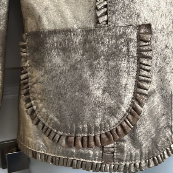 Amorimiei Milan Distressed Gold Leather Blazer with ruffle details, Size 10 - Picture 9 of 15